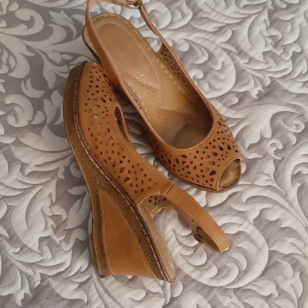 Wedge sandals